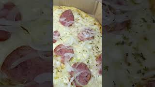 Tá chovendo pizza relampejando oferta vem que tá barato! O muro tá baixo