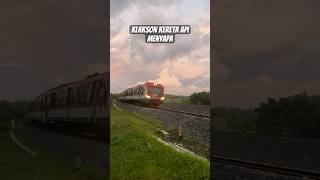 Klakson kereta api menyapa #shorts #keretaapi #senja #views #sunset