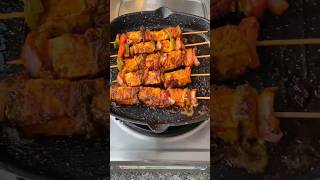 बस ५ मिनट में बन जाता है आप भी बनाकर देखिये😋😋 | Paneer Tikka at Home | #shorts #paneertikka |