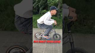 Kecil banget sepedanya #automobile #sepedabmxindonesia #sepedabmx #stunt #motorbmx #funny