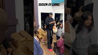 The Jarred Vanderbilt Foundation teamed up with the Boys & Girls Club to hand out holidays meals