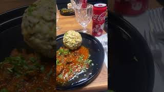 Gulasch mit Semmelknödel