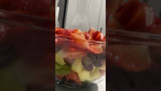 FRESH FRUITS SALAD