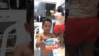 Ganhou um kinder ovo! #kinderovo #crianças #memesvideo #viral #amor #filhos #viralvideoshorts