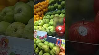 BUAH PEAR segar dengan rasa yang manis , lengkap semua ada di sini , di Hypermart puri indah.