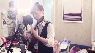 Mira Lu Kovacs fka Schmieds Puls - Play Dead (Live Session)