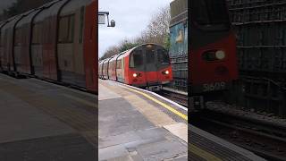 1995 Stock pulls into Colindale #1995stock #northernline