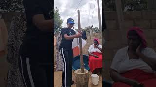 Pounding sorghum into meali-meal #daily #dailyvlogs #family #travel #culture #zimbabwe #lifelessons