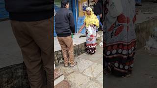 Giving food to old-age women | helping videos #shorts #helping