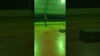 Pulando com patins inline roller