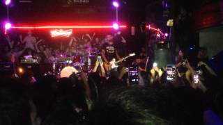 Abril - Mundo @El Toro Pub - 14/12/2014