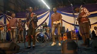 Esau & tatenda macheso performance - MUTARE pick'n pay  - Song --dai MAVAGONESA