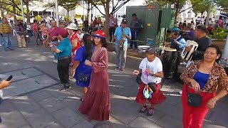 Sabor en el Parque libertad 🇸🇻 con Edith la bailarina 💃.