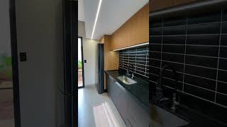 Cozinha planejado #cozinhaplanejada #cristaleira #led #arquitetura