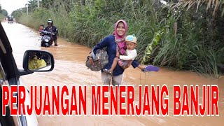 Aksi Toyota Avanza Menerobos Banjir