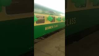 Pakistan Railways: Luxury VVIP fully decorared Non stop Train Jinnah Express departure from Karachi