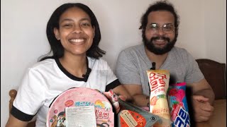 PROVANDO COMIDAS COREANAS DE LOJA DE CONVENIÊNCIA | ramen, bola de arroz, ice yogurt & gelado