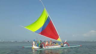 Pantai Sindu Objek Lokasi Perahu Layar (Jukung) Tradisional Bsli Juga Main Kano, Juga Lepas Tukik.