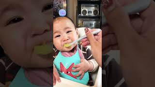 Baby eats Avocado for the first time #7monthsoldbaby #firsttime #babyfeeding #babyfood #babyeating