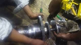 Gear box shaft dismantle