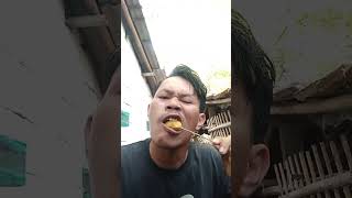 #shorts makan tahu kuning pake minyak @ADE CRAZY