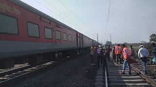 Shalimar LTT Gyaneshwari Super Deluxe Express heading towards Raipur flat at 💯 kmph.