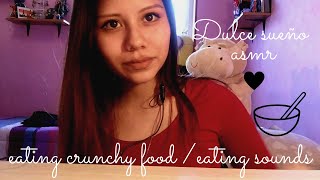 ASMR Español - Eating crunchy food/eating sounds (crispy crunchy granola, greek yogurt and honey)