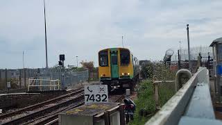 (Horn) Class 313 pulls into Newhaven Harbour from Newhaven Marine