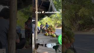 Nada mas Rico q tomarse un coco 🥥 salvadoreño cuando va de camino.