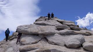 Narrow ridge on the way to Clouds Rest