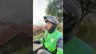 Gojek antar pesanan gofood #shorts #gojek #ojol