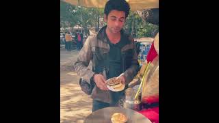 Sunil Grover Selling Chhole On Street