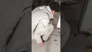 ASSENTAR PISO CERÂMICO NA OBRA #shorts #short #viral #trending #lifehacks #drywall #obra #diy