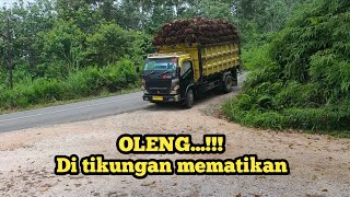 Muatan tinggi oleng di tikungan