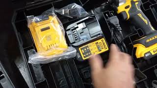 máy khoan bắn vít dewalt