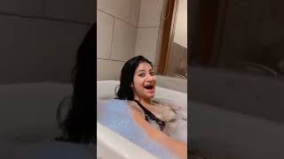 ladko ka nasha pyaar, sabse nasheela hai | Delhi teen girl in her bath tub | bathroom reel video