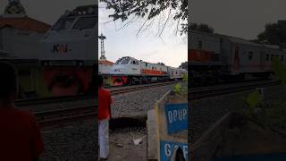 KERETA TELOLET NGEBUT #shorts #trending #railfansindonesia