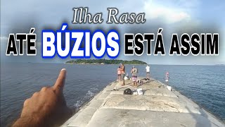 BÚZIOS - A água está cheia delas. Qual o motivo? Praia da Rasa - Canal da Marina. Sendo Feliz!