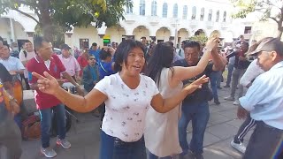 Yanet bailando con todo el sabor del parque libertad 🇸🇻.