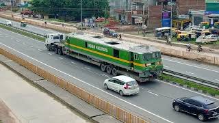 Truck Par Rail Engine Jata Hua