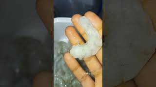 How to clean prawns with its shell #prawns #prawnscleaning #iral #nonveg