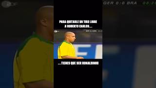 Solo Ronaldinho le podía sacar un tiro libre a Roberto Carlos. 🥵