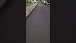 andando de patins inline roller no centro