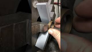 Separadores para sujetar piezas pequeñas en el torno #tornos #mecanizado #machining