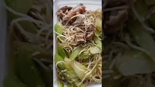 Celery and turkey serve with rice noodles (米粉)。