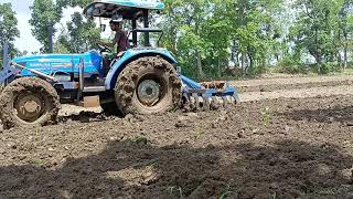 गीले खेत की जुताई 4WD Tractor