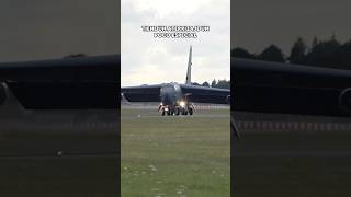 Este Avión Puede Aterrizar De Lado B-52✈️