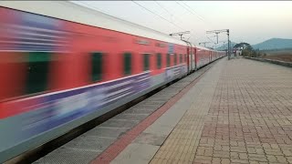 22989 - Bandra Terminus - Mahuva SF Express | Crossing VTN | Indian Railway