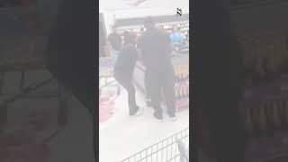 Niña causa destrozos en Walmart; ¿dónde estaban los padres?