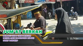 KEGIATAN JUMAT BERKAH BERBAGI GADO GADO DI JALAN DENGAN DRIVER OJEK DI SAMPING RUMAH SAKIT PANGKEP